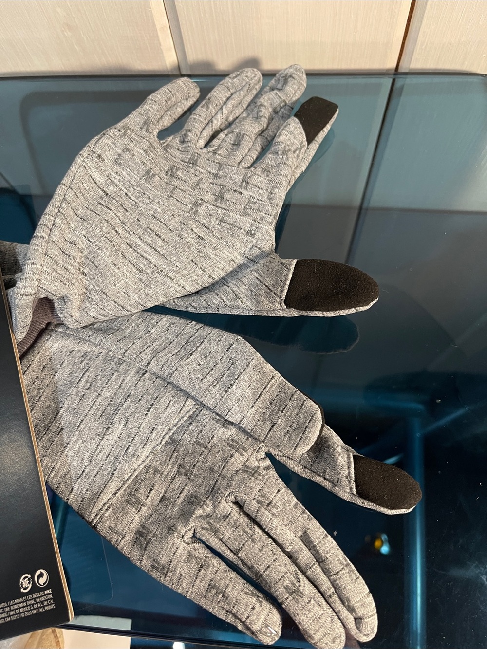 Nike Therma-FIT Women's Heathered Grey Running Gloves with Reflective Swoosh NWT - Picture 6 of 6